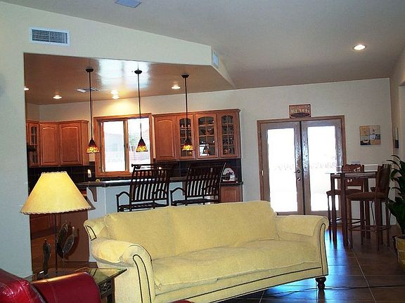 Greatroom Area w/vaulted ceilings