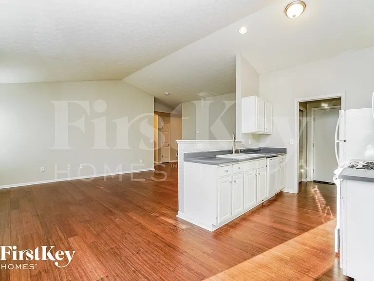 714 Keltoncrest Dr — Photo 5