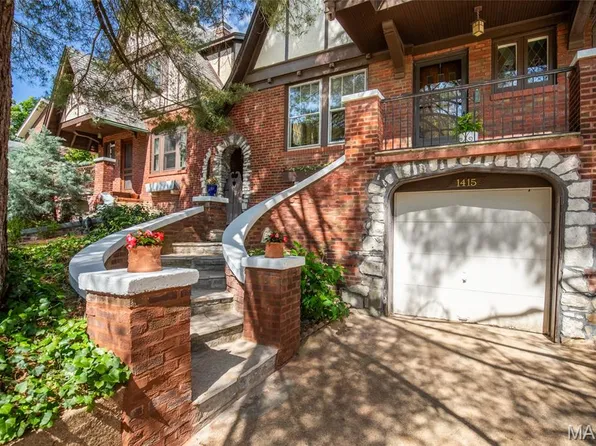 1415 Hawthorne Pl, Saint Louis, MO 63117