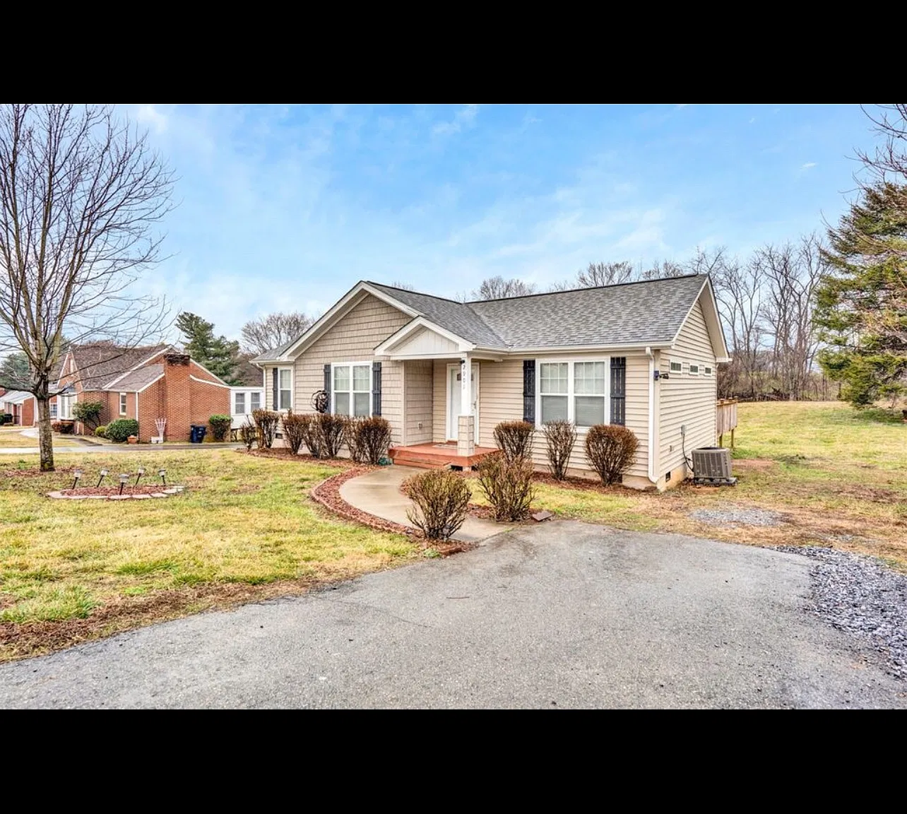 3 bed, 1200 sqft, $1,990 — Photo 1