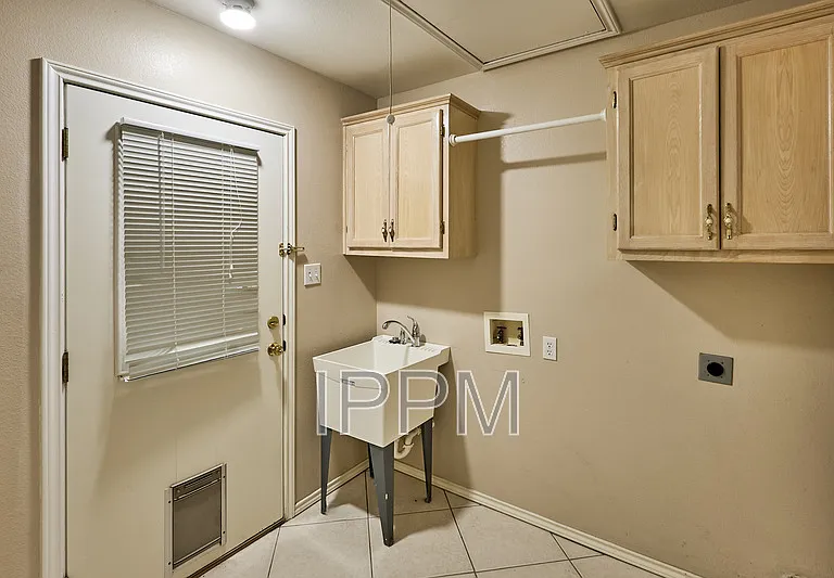 1309 Summerfield Ln — Photo 32