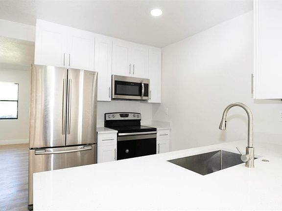 5th image of 924 NW 11th Pl #924