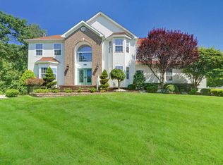14 Arboretum Dr, Jackson, NJ