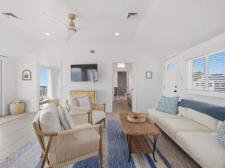 490 Ocean St #1 — Photo 13