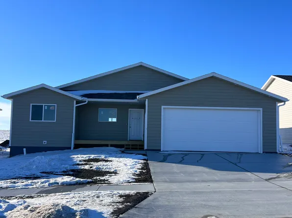 124 27th St NW, Watertown, SD 57201