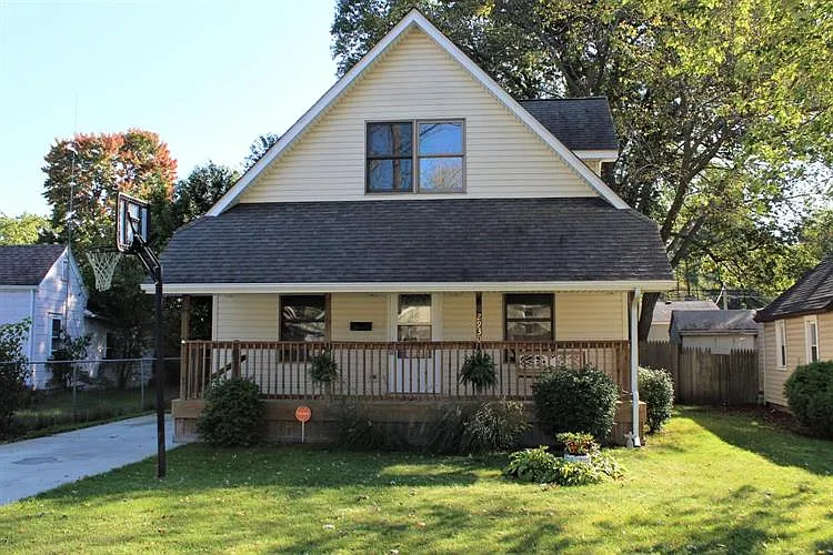 2930 Woodrow Ave photo 1