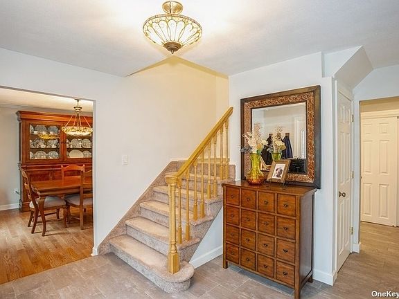 3rd image of 23 Cheshire Dr