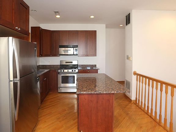 5th image of 2540 N Southport Ave #3J