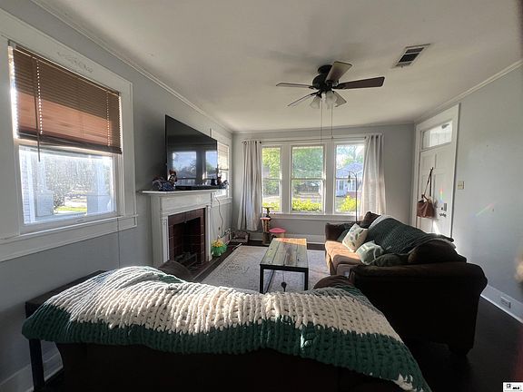 5th image of 404 Bres Ave