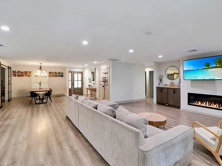 6039 McKnight St — Photo 4