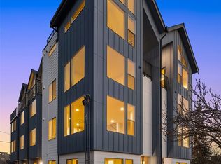 3040971-Lu, Seattle, WA 98107