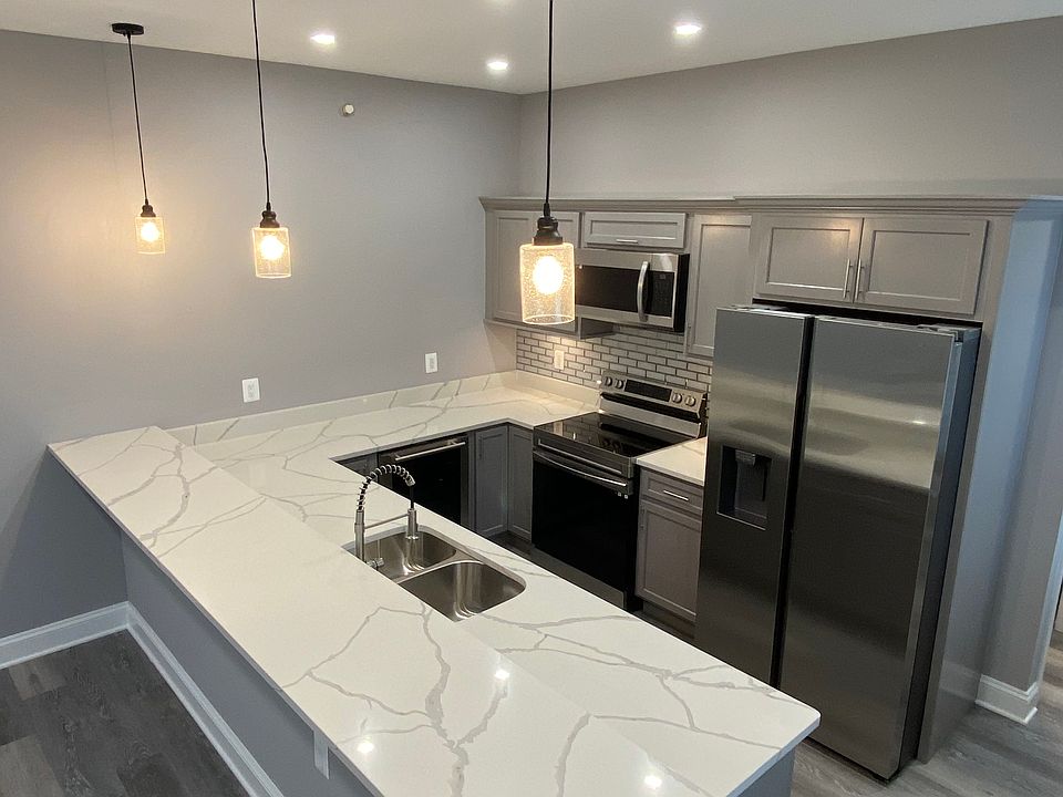 Large gourmet kitchen