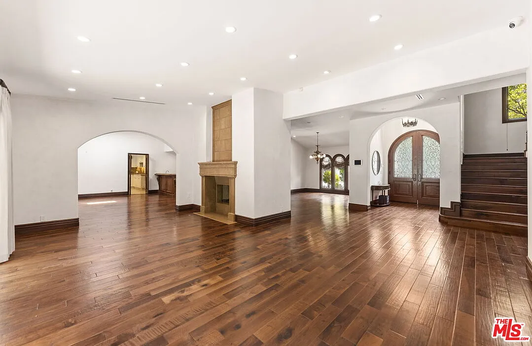 6 bed, 6.0 bath, 4853 sqft, $19,495 — Photo 4