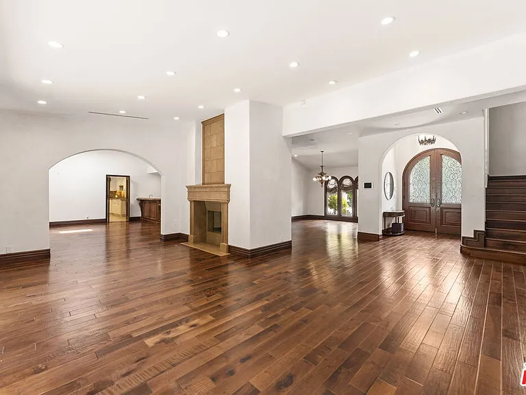 2108 San Ysidro Dr — Photo 4