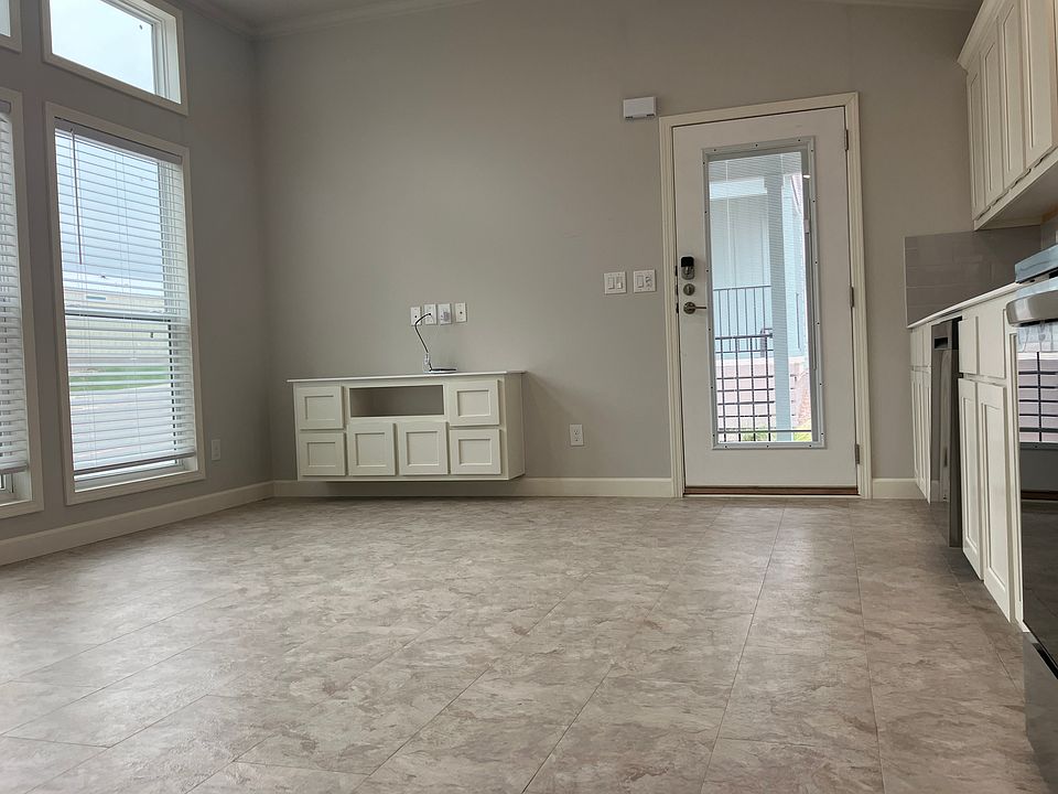 1st image of 1835 Post Rd #1