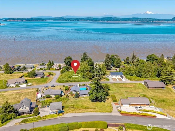 651 E Maplewood Loop, Oak Harbor, WA 98277