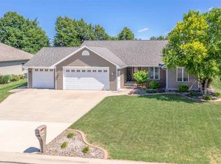1912 Mimosa Ln, Neenah, WI 54956