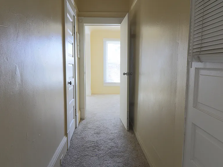 407 W 5th St #4 — Photo 8