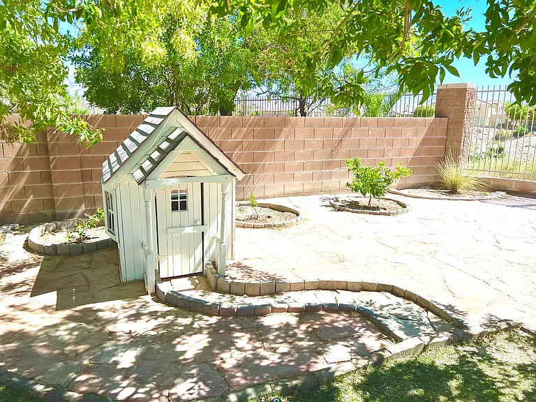 7140 Charter Crest St — Photo 94