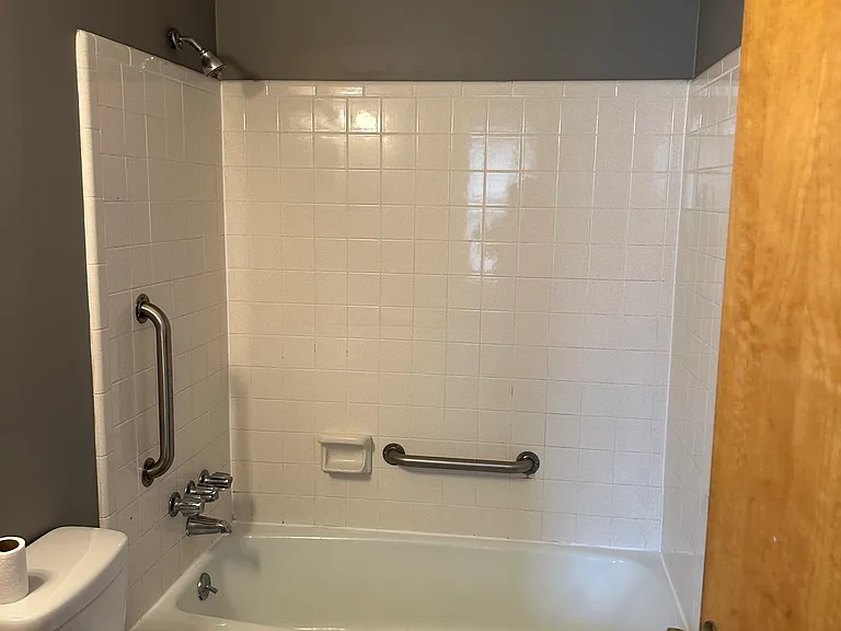 233 N Chestnut St #A — Photo 6