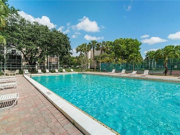 3rd image of 1075 Riverside Dr APT 207