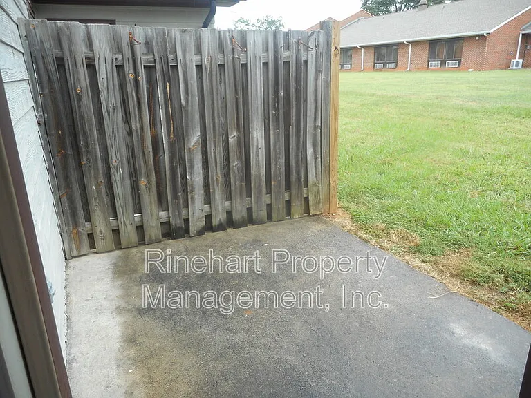 285 S Herlong Ave #F — Photo 19