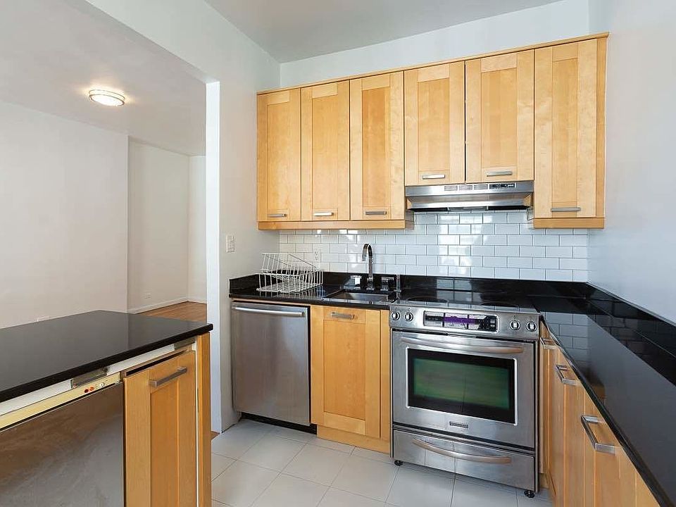 1st image of 106 Washington Pl APT 3