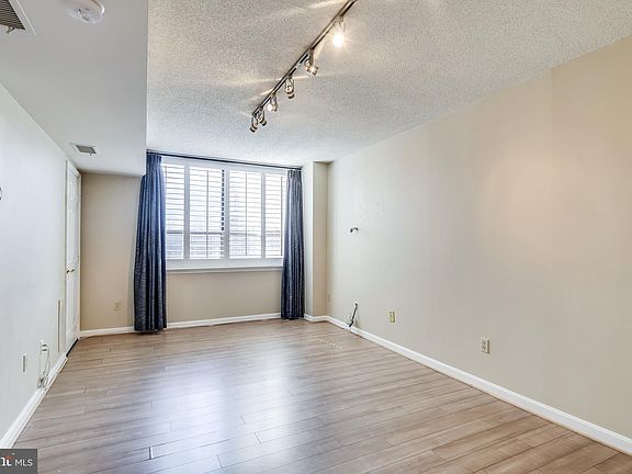 5th image of 4808 Moorland Ln APT 414