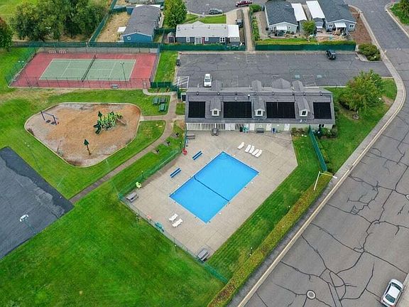 2nd image of 2318 Lara Ln