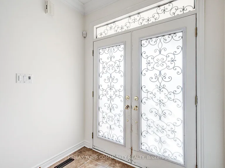 230 Humberland Dr — Photo 5