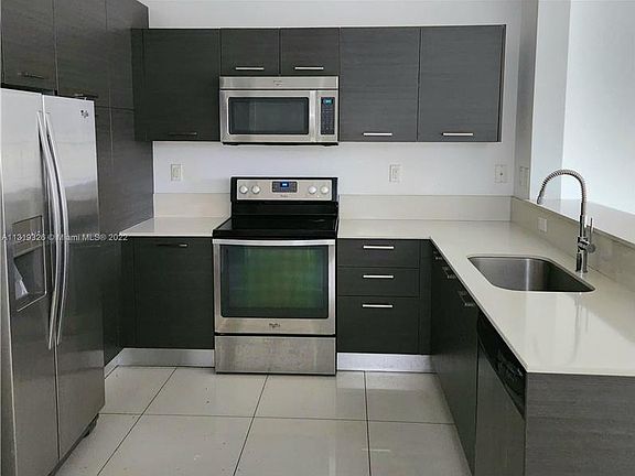4th image of 3575 NW 13th St