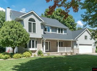 2303 Northridge Dr, North Mankato, MN 56003