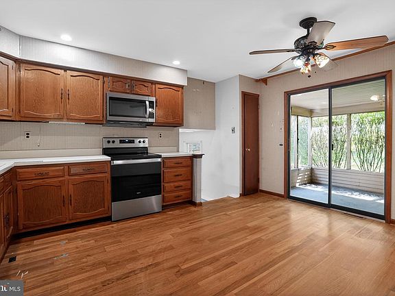 5th image of 143 Merry Dell Dr