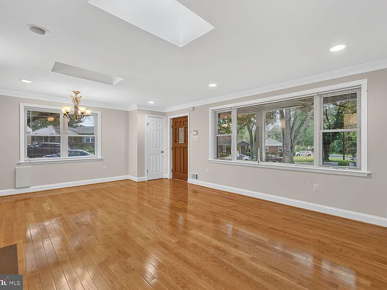 1813 Florin St — Photo 5