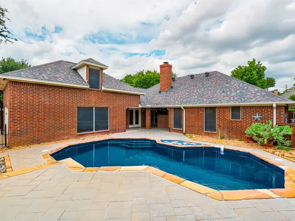 9108 High Oaks Dr, North Richland Hills, TX 76182