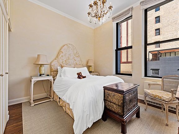 3rd image of 61 Irving Pl APT 4C