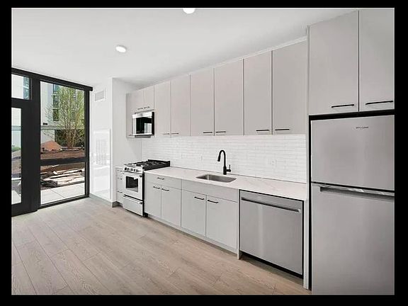 5th image of 2256 N Elston Ave #301