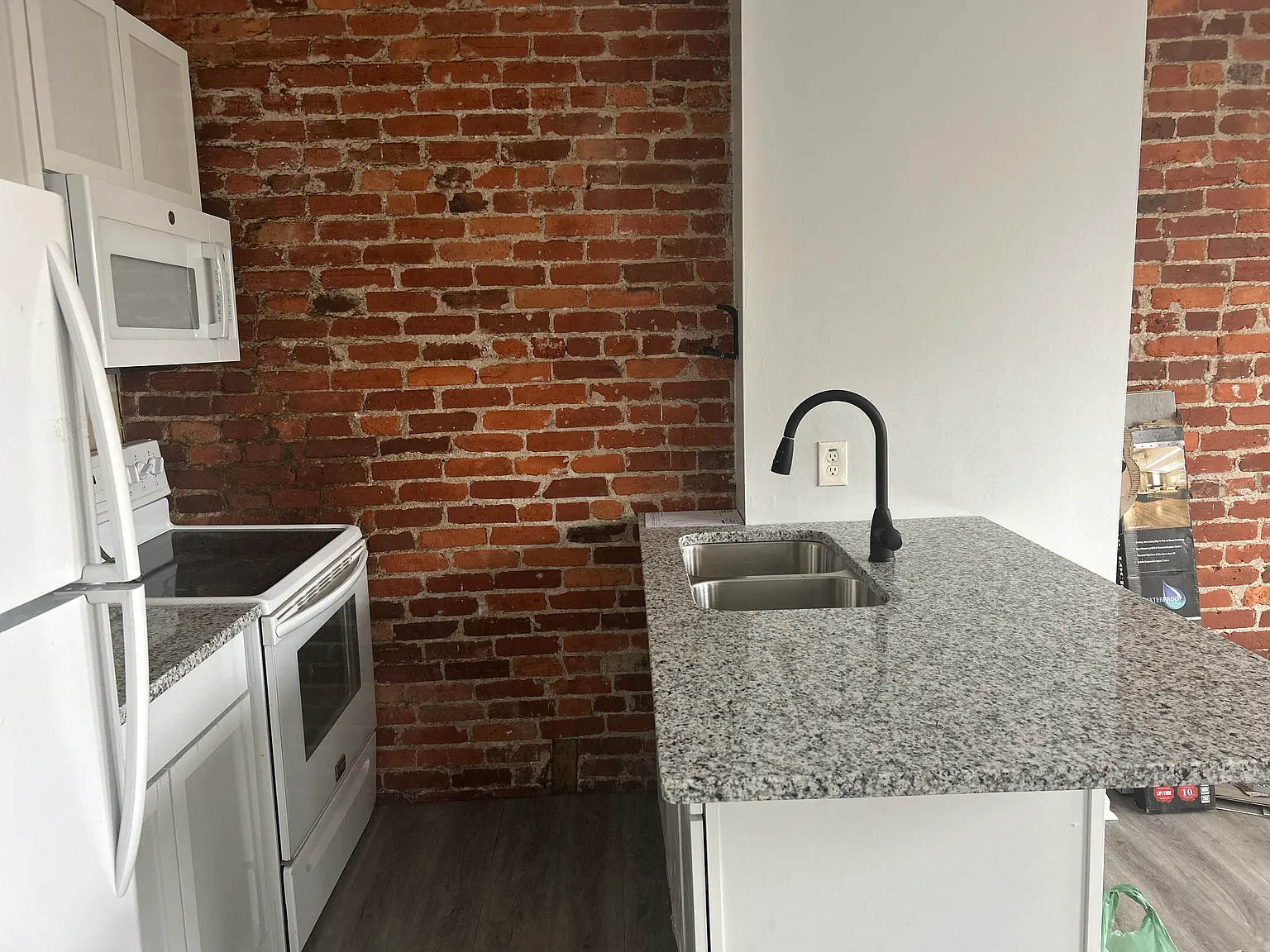 2 bed, 1000 sqft, $1,475 — Photo 3
