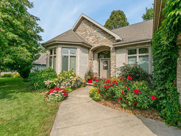616 Coonen Dr, Combined Locks, WI 54113