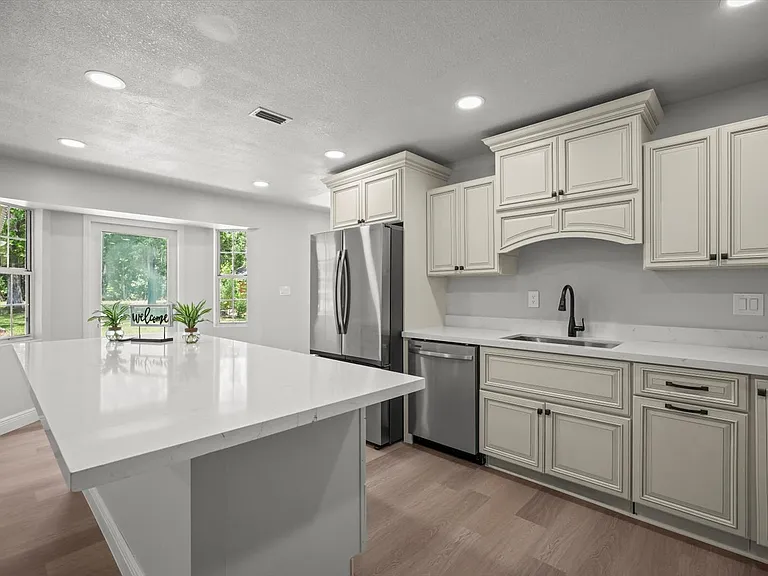 100 Redbud Woods Trl — Photo 46