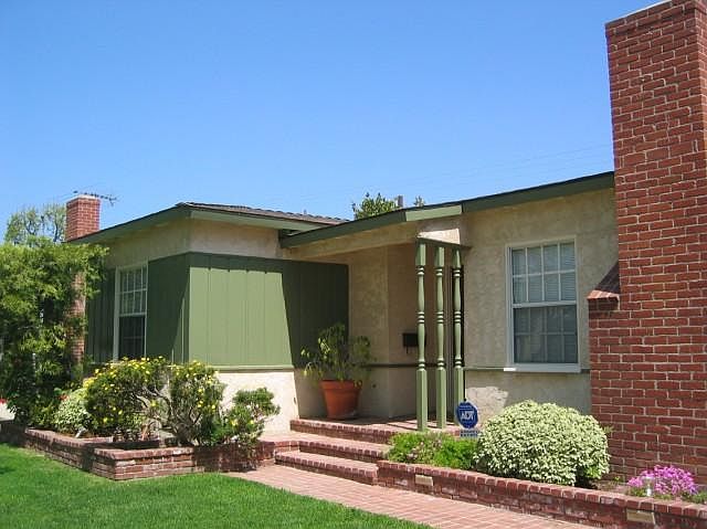 1st image of 3116 S Bentley Ave
