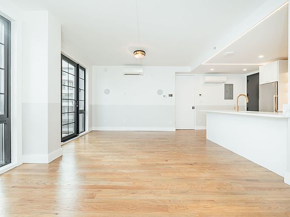3rd image of 115 Stanwix St #243