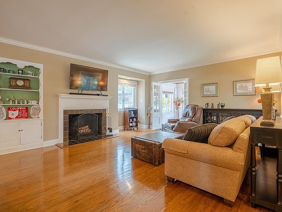 5th image of 662 S Lombard Ave