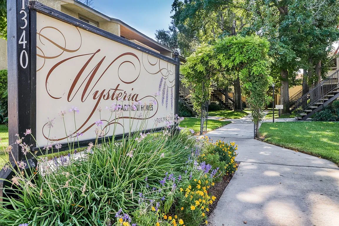 Wysteria Apartments — Photo 1