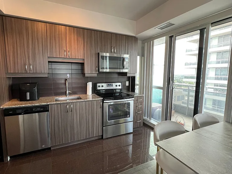 9205 Yonge St #1611 — Photo 6