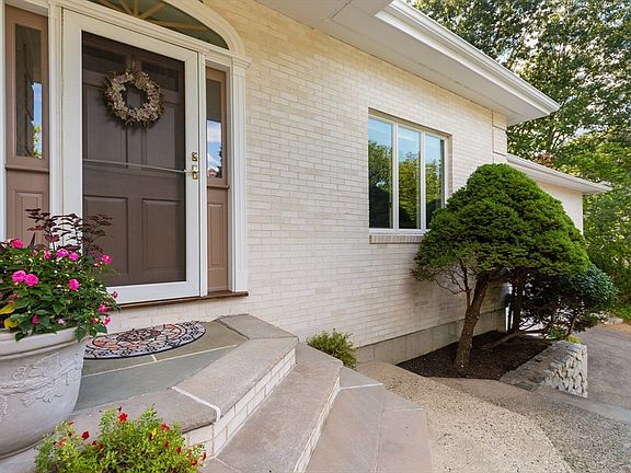 4th image of 66 Nells Pond Rd