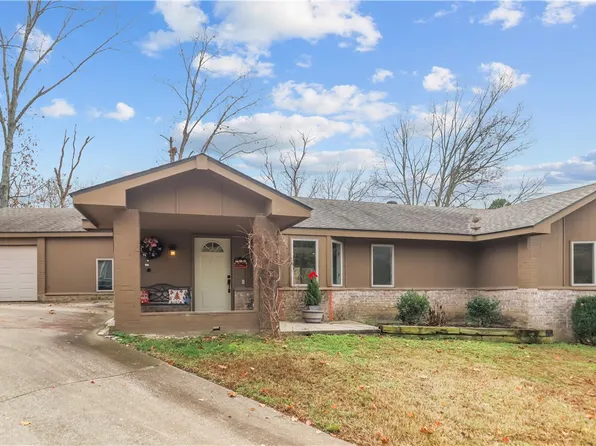 52 Chaucer Dr, Bella Vista, AR 72714