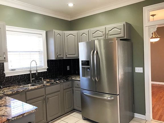 5th image of 126 Eighteen Grand Dr