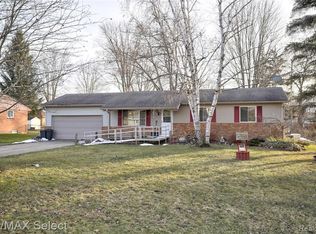 6402 Haven Dr, Grand Blanc, MI 48439