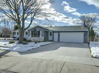 413 Orchard Ln, Little Chute, WI 54140